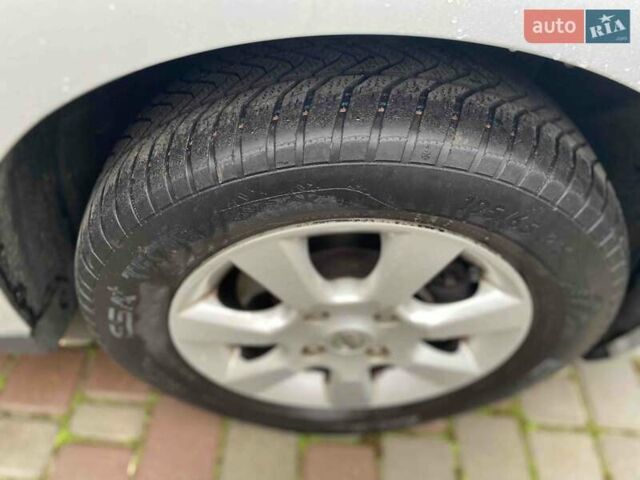 Сірий Ніссан Тііда, об'ємом двигуна 0 л та пробігом 151 тис. км за 7250 $, фото 1 на Automoto.ua