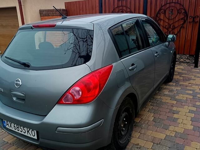 Серый Ниссан Тиида, объемом двигателя 1.6 л и пробегом 217 тыс. км за 5200 $, фото 9 на Automoto.ua