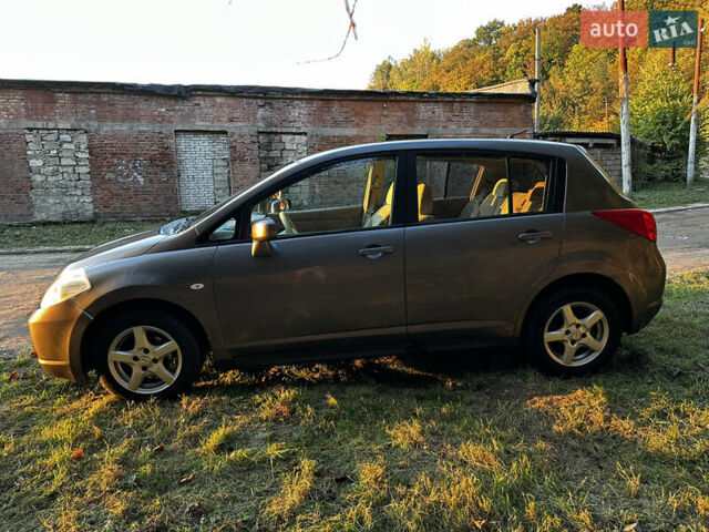 Серый Ниссан Тиида, объемом двигателя 1.6 л и пробегом 115 тыс. км за 4500 $, фото 5 на Automoto.ua