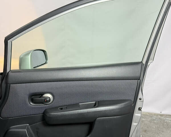 Серый Ниссан Тиида, объемом двигателя 1.6 л и пробегом 120 тыс. км за 6300 $, фото 32 на Automoto.ua