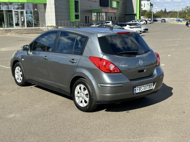 Серый Ниссан Тиида, объемом двигателя 1.8 л и пробегом 182 тыс. км за 5200 $, фото 4 на Automoto.ua