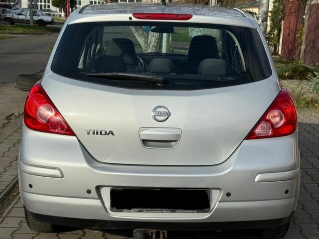 Серый Ниссан Тиида, объемом двигателя 1.6 л и пробегом 167 тыс. км за 7450 $, фото 4 на Automoto.ua