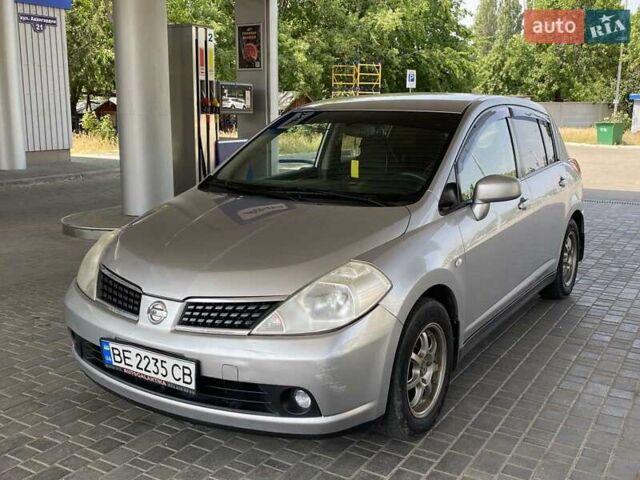 Серый Ниссан Тиида, объемом двигателя 1.6 л и пробегом 179 тыс. км за 6800 $, фото 1 на Automoto.ua