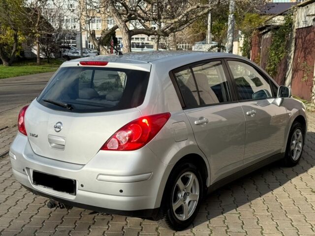 Серый Ниссан Тиида, объемом двигателя 1.6 л и пробегом 167 тыс. км за 7450 $, фото 3 на Automoto.ua