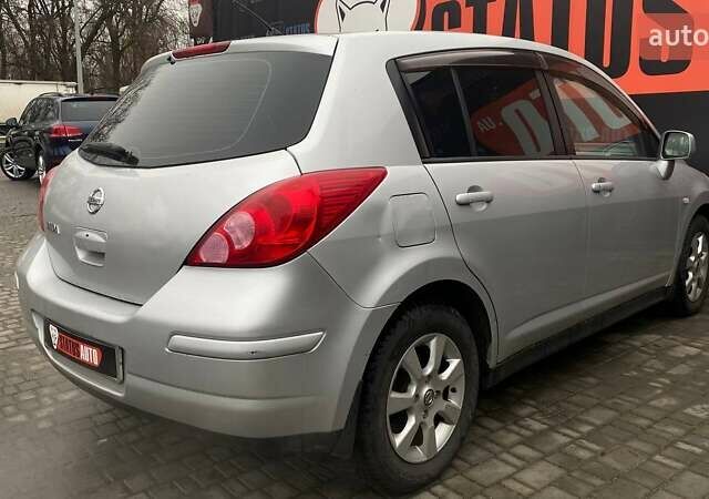 Серый Ниссан Тиида, объемом двигателя 1.8 л и пробегом 216 тыс. км за 4700 $, фото 4 на Automoto.ua