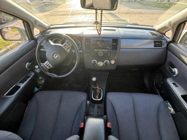 Серый Ниссан Тиида, объемом двигателя 1.6 л и пробегом 199 тыс. км за 5500 $, фото 13 на Automoto.ua