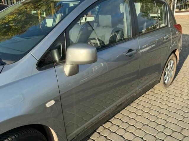 Серый Ниссан Тиида, объемом двигателя 1.6 л и пробегом 199 тыс. км за 4950 $, фото 3 на Automoto.ua