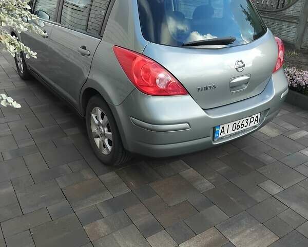 Серый Ниссан Тиида, объемом двигателя 1.6 л и пробегом 208 тыс. км за 6500 $, фото 5 на Automoto.ua