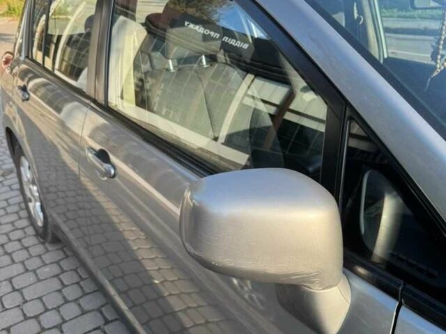 Серый Ниссан Тиида, объемом двигателя 1.6 л и пробегом 199 тыс. км за 5500 $, фото 10 на Automoto.ua