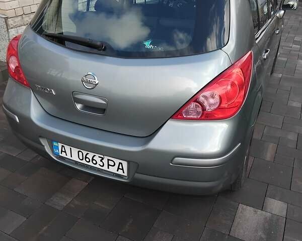 Серый Ниссан Тиида, объемом двигателя 1.6 л и пробегом 208 тыс. км за 6500 $, фото 3 на Automoto.ua