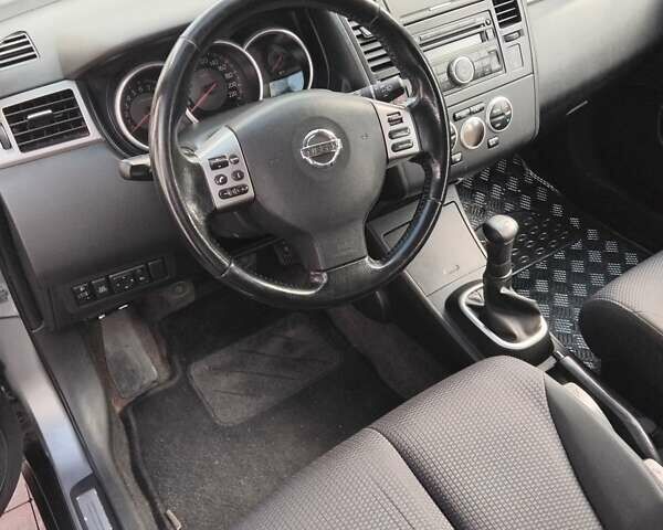 Серый Ниссан Тиида, объемом двигателя 1.6 л и пробегом 208 тыс. км за 6500 $, фото 11 на Automoto.ua