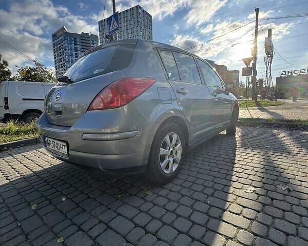 Сірий Ніссан Тііда, об'ємом двигуна 1.6 л та пробігом 196 тис. км за 5800 $, фото 5 на Automoto.ua