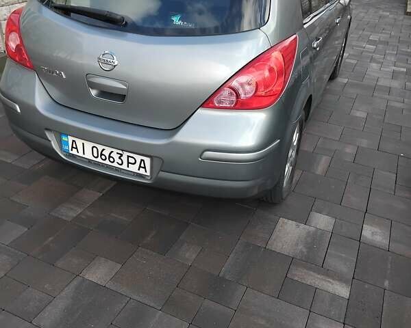 Серый Ниссан Тиида, объемом двигателя 1.6 л и пробегом 208 тыс. км за 6500 $, фото 4 на Automoto.ua