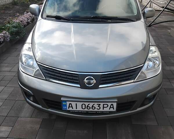 Серый Ниссан Тиида, объемом двигателя 1.6 л и пробегом 208 тыс. км за 6500 $, фото 1 на Automoto.ua