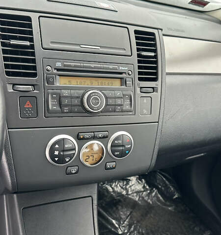 Серый Ниссан Тиида, объемом двигателя 1.6 л и пробегом 150 тыс. км за 6150 $, фото 14 на Automoto.ua