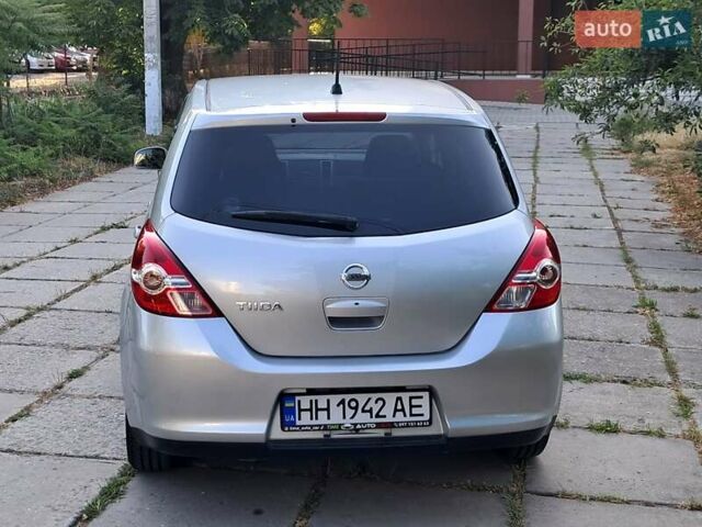 Серый Ниссан Тиида, объемом двигателя 0 л и пробегом 69 тыс. км за 8099 $, фото 2 на Automoto.ua