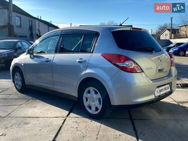 Сірий Ніссан Тііда, об'ємом двигуна 1.5 л та пробігом 107 тис. км за 8190 $, фото 4 на Automoto.ua