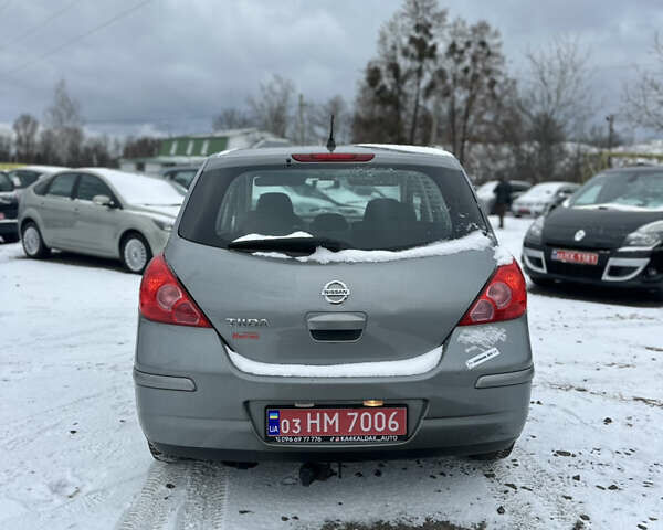 Серый Ниссан Тиида, объемом двигателя 1.6 л и пробегом 150 тыс. км за 6150 $, фото 6 на Automoto.ua
