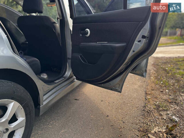 Серый Ниссан Тиида, объемом двигателя 1.6 л и пробегом 170 тыс. км за 6500 $, фото 8 на Automoto.ua