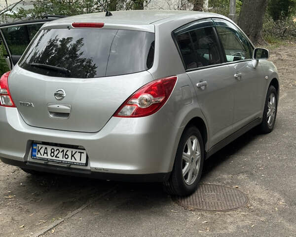 Серый Ниссан Тиида, объемом двигателя 1.5 л и пробегом 77 тыс. км за 7500 $, фото 1 на Automoto.ua