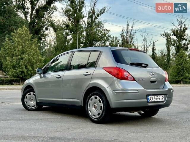 Серый Ниссан Тиида, объемом двигателя 1.8 л и пробегом 204 тыс. км за 6500 $, фото 14 на Automoto.ua