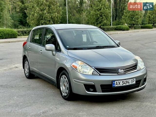 Серый Ниссан Тиида, объемом двигателя 1.8 л и пробегом 204 тыс. км за 6500 $, фото 1 на Automoto.ua