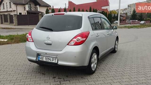 Серый Ниссан Тиида, объемом двигателя 1.6 л и пробегом 113 тыс. км за 6996 $, фото 4 на Automoto.ua