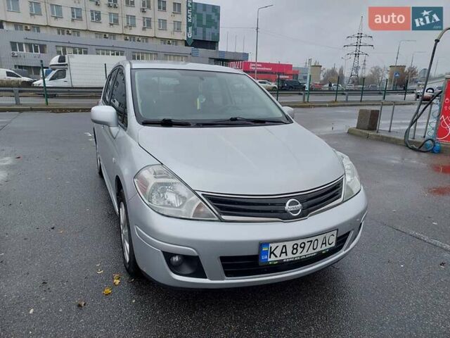 Серый Ниссан Тиида, объемом двигателя 1.6 л и пробегом 195 тыс. км за 7300 $, фото 1 на Automoto.ua