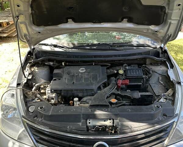 Серый Ниссан Тиида, объемом двигателя 1.6 л и пробегом 80 тыс. км за 7000 $, фото 5 на Automoto.ua