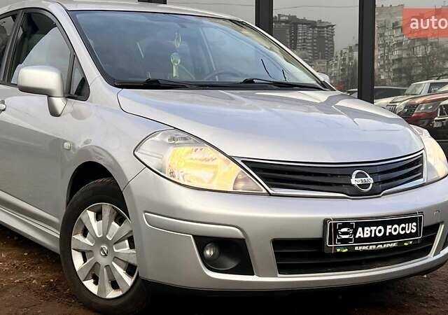 Серый Ниссан Тиида, объемом двигателя 1.6 л и пробегом 195 тыс. км за 7790 $, фото 1 на Automoto.ua