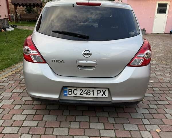 Серый Ниссан Тиида, объемом двигателя 1.5 л и пробегом 52 тыс. км за 8200 $, фото 4 на Automoto.ua