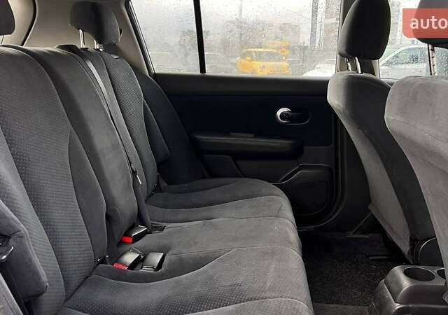 Серый Ниссан Тиида, объемом двигателя 1.6 л и пробегом 195 тыс. км за 7790 $, фото 10 на Automoto.ua