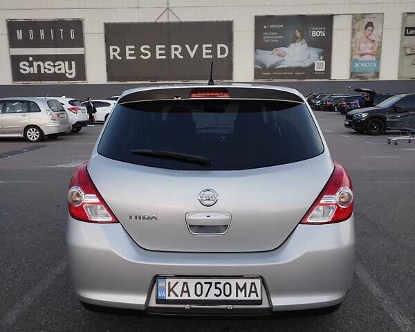 Сірий Ніссан Тііда, об'ємом двигуна 1.5 л та пробігом 81 тис. км за 7777 $, фото 14 на Automoto.ua