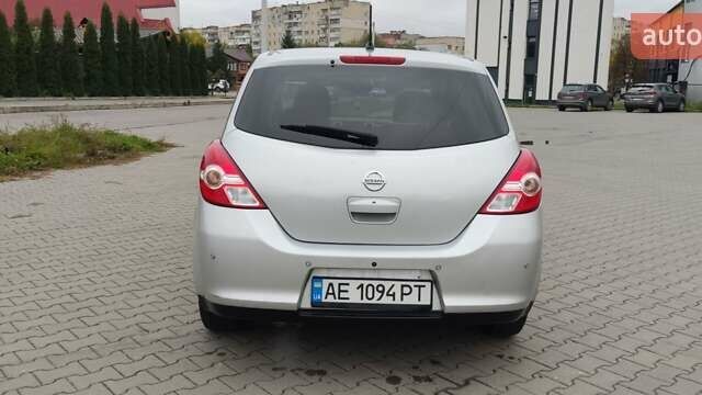 Серый Ниссан Тиида, объемом двигателя 1.6 л и пробегом 113 тыс. км за 6996 $, фото 5 на Automoto.ua