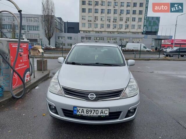 Серый Ниссан Тиида, объемом двигателя 1.6 л и пробегом 195 тыс. км за 7300 $, фото 2 на Automoto.ua