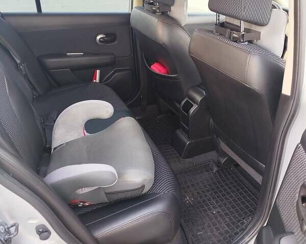 Сірий Ніссан Тііда, об'ємом двигуна 1.5 л та пробігом 81 тис. км за 7777 $, фото 7 на Automoto.ua