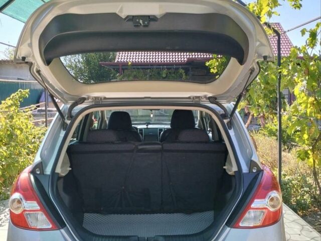 Сірий Ніссан Тііда, об'ємом двигуна 1.5 л та пробігом 150 тис. км за 7800 $, фото 7 на Automoto.ua