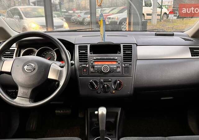 Серый Ниссан Тиида, объемом двигателя 1.6 л и пробегом 195 тыс. км за 7790 $, фото 12 на Automoto.ua