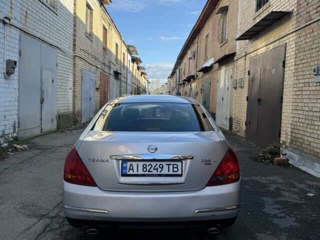 Серый Ниссан Тиида, объемом двигателя 2.4 л и пробегом 380 тыс. км за 4350 $, фото 7 на Automoto.ua