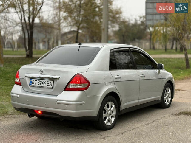 Серый Ниссан Тиида, объемом двигателя 1.6 л и пробегом 199 тыс. км за 5800 $, фото 4 на Automoto.ua