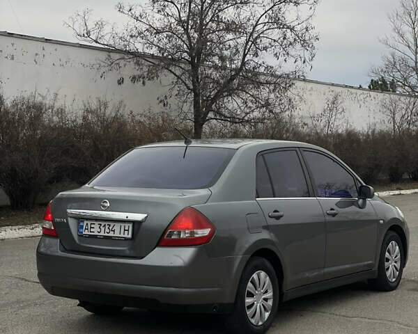 Сірий Ніссан Тііда, об'ємом двигуна 1.6 л та пробігом 220 тис. км за 4900 $, фото 3 на Automoto.ua