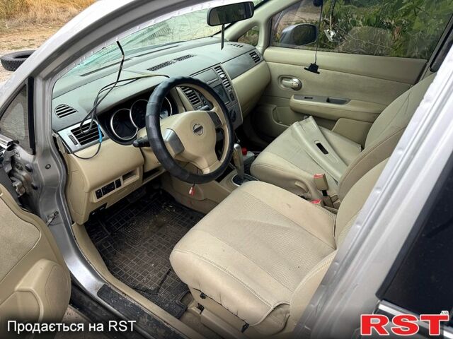 Серый Ниссан Тиида, объемом двигателя 1.6 л и пробегом 150 тыс. км за 3750 $, фото 3 на Automoto.ua