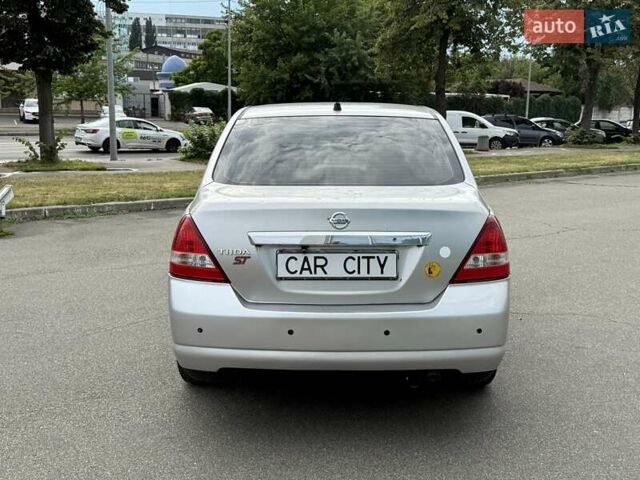 Серый Ниссан Тиида, объемом двигателя 1.6 л и пробегом 271 тыс. км за 4999 $, фото 5 на Automoto.ua