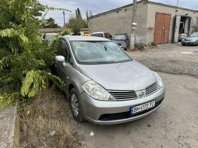 Сірий Ніссан Тііда, об'ємом двигуна 1.6 л та пробігом 150 тис. км за 3750 $, фото 1 на Automoto.ua