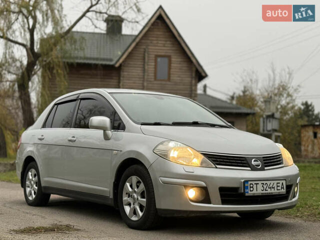 Серый Ниссан Тиида, объемом двигателя 1.6 л и пробегом 199 тыс. км за 5800 $, фото 2 на Automoto.ua