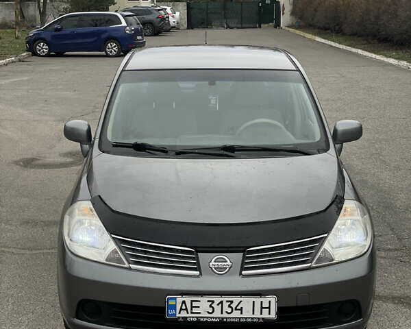 Сірий Ніссан Тііда, об'ємом двигуна 1.6 л та пробігом 220 тис. км за 4900 $, фото 1 на Automoto.ua