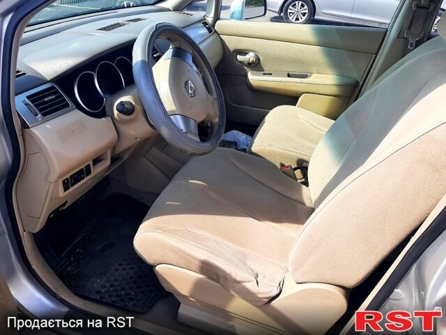 Сірий Ніссан Тііда, об'ємом двигуна 1.6 л та пробігом 300 тис. км за 4400 $, фото 5 на Automoto.ua