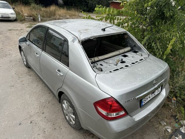Сірий Ніссан Тііда, об'ємом двигуна 1.6 л та пробігом 150 тис. км за 3750 $, фото 4 на Automoto.ua