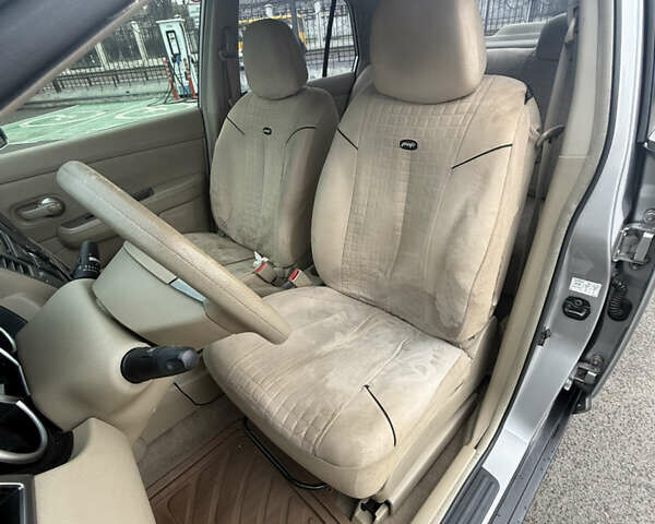 Серый Ниссан Тиида, объемом двигателя 1.6 л и пробегом 102 тыс. км за 5000 $, фото 16 на Automoto.ua