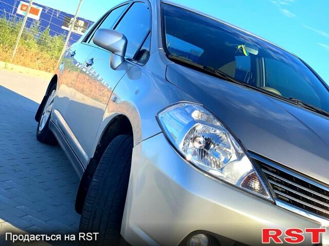 Серый Ниссан Тиида, объемом двигателя 1.6 л и пробегом 176 тыс. км за 5200 $, фото 1 на Automoto.ua